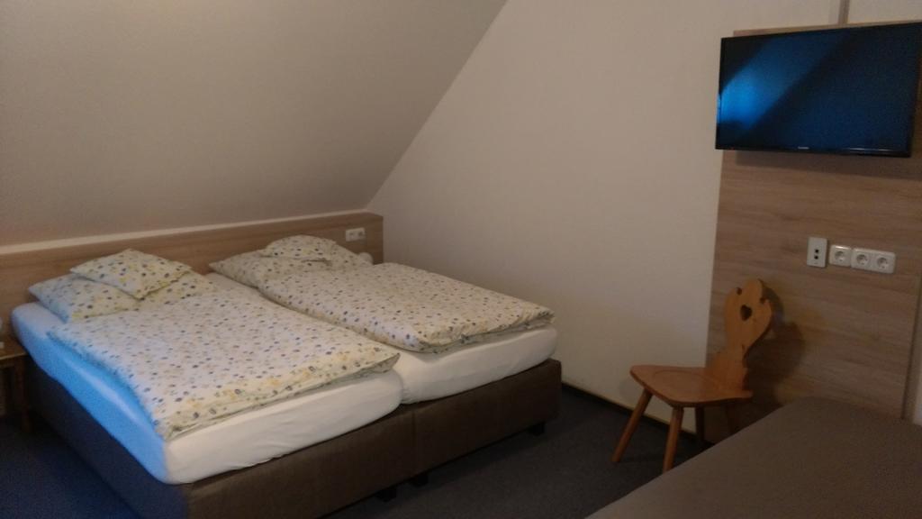 Gasthaus Pension Rezatgrund Windsbach Экстерьер фото