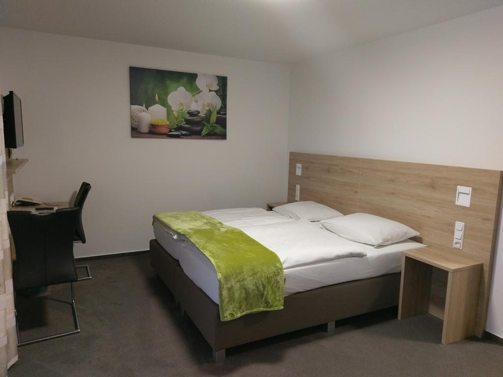 Gasthaus Pension Rezatgrund Windsbach Экстерьер фото