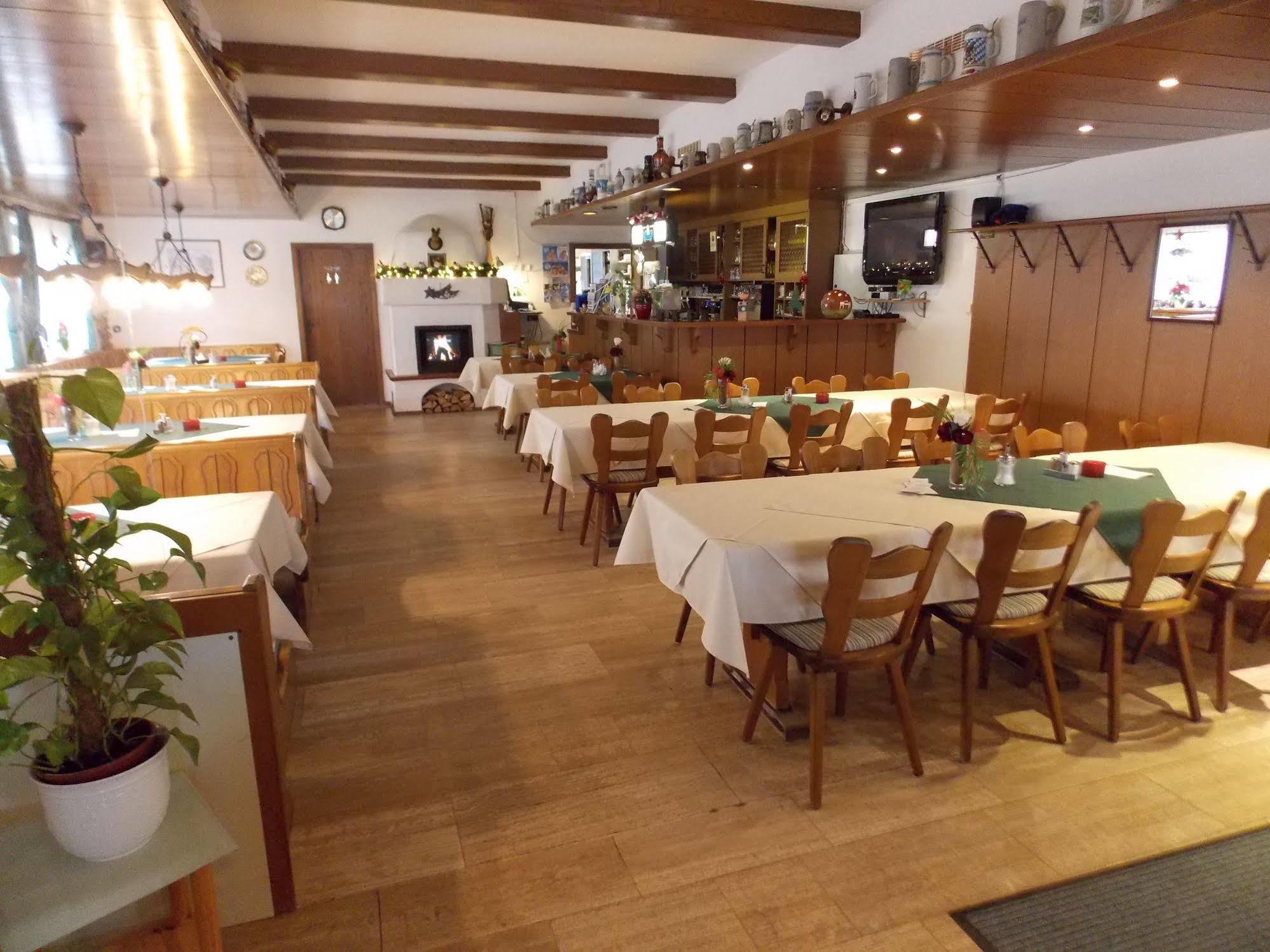 Gasthaus Pension Rezatgrund Windsbach Экстерьер фото